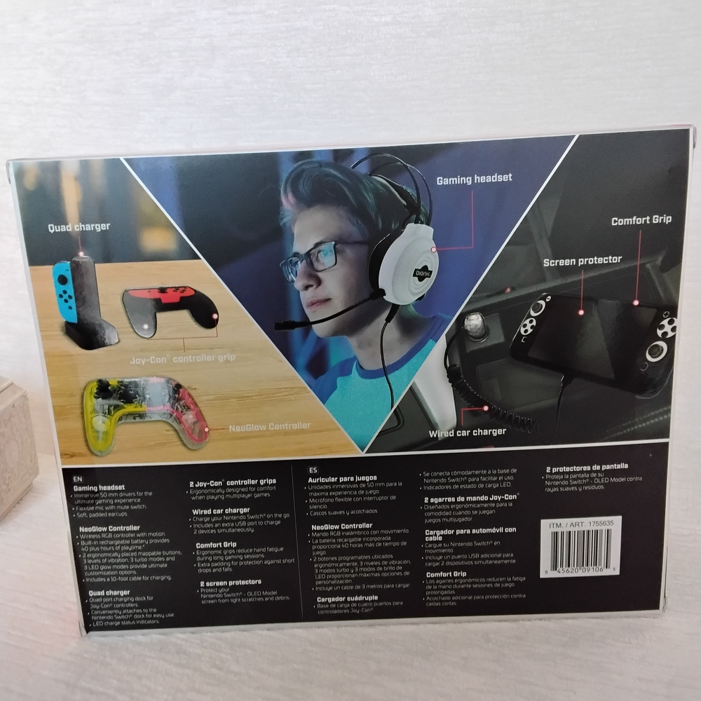 Nintendo Switch Pro Kit+ - Black and White - Picture 5 of 13